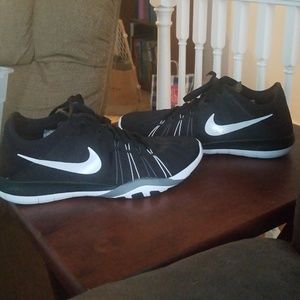 Womens' Nike Free TR 6